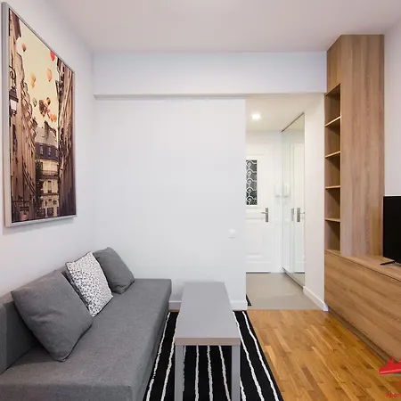 Luxury Nearto Main Square *