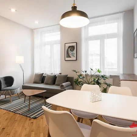 Luxury Nearto Main Square