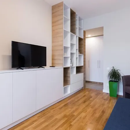 Luxury Nearto Main Square דירה