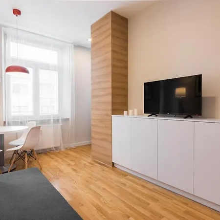 Luxury Nearto Main Square דירה *