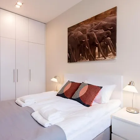 Luxury Nearto Main Square Апартаменты *